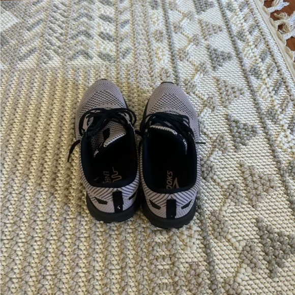 Great condition brooks sneaker for women’s - Picture 3 of 7